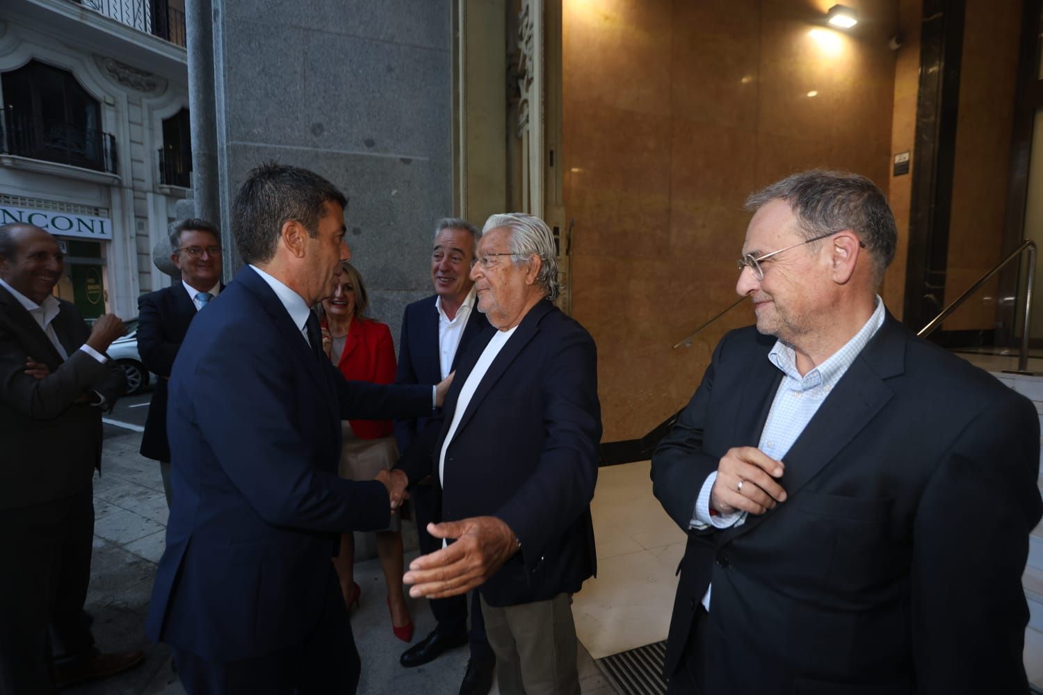Llegada de los asistentes a la segunda edición del Foro de Energía en la Comunitat Valenciana