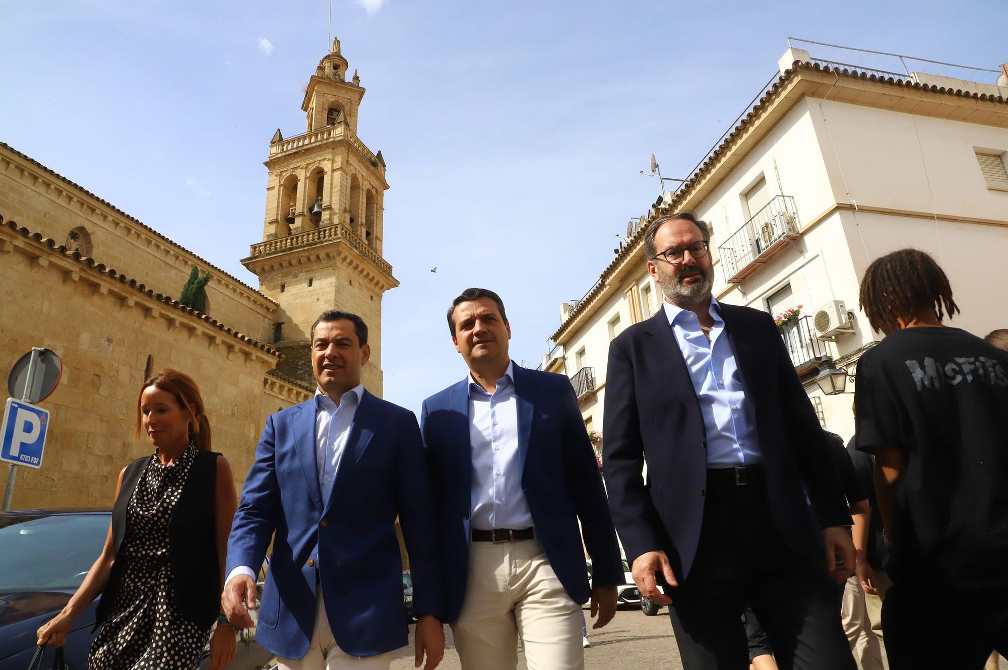 Juanma Moreno visita los Patios de Córdoba