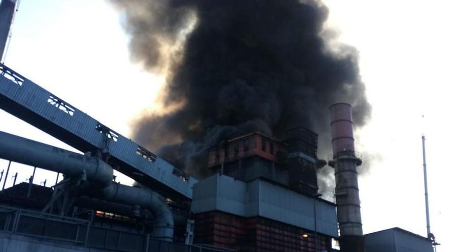 Fuego en las baterías de coque de Arcelor en Avilés