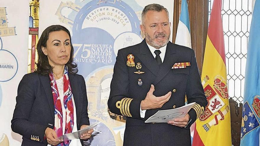 María Ramallo y el comandante director de la ENM, José María Núñez Torrente, presentan los actos. // S.A.