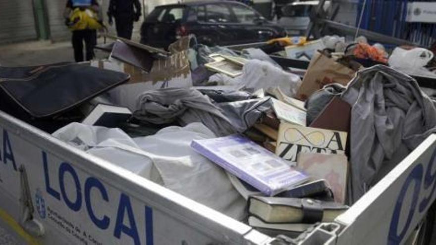 Objetos incautados por la Policía Local en San Agustín el pasado domingo. / eduardo vicente