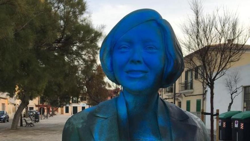 El busto de Aurora Picornell, objeto del vandalismo.