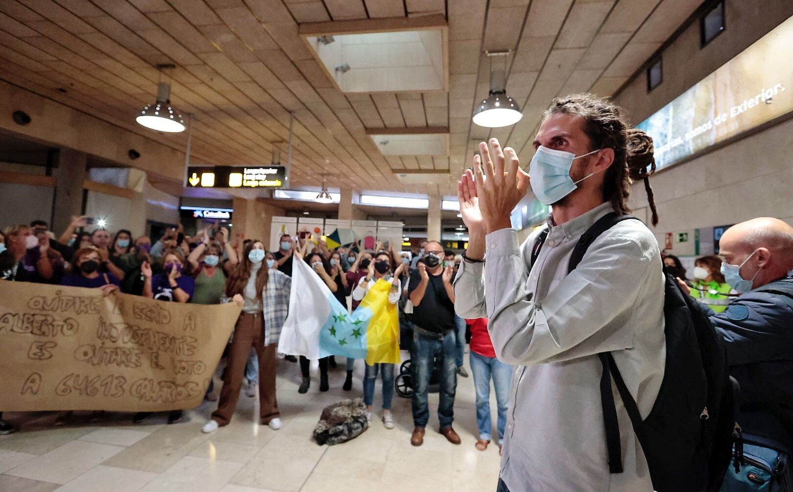 Alberto Rodríguez llega a Tenerife y anuncia que deja la militancia de Podemos