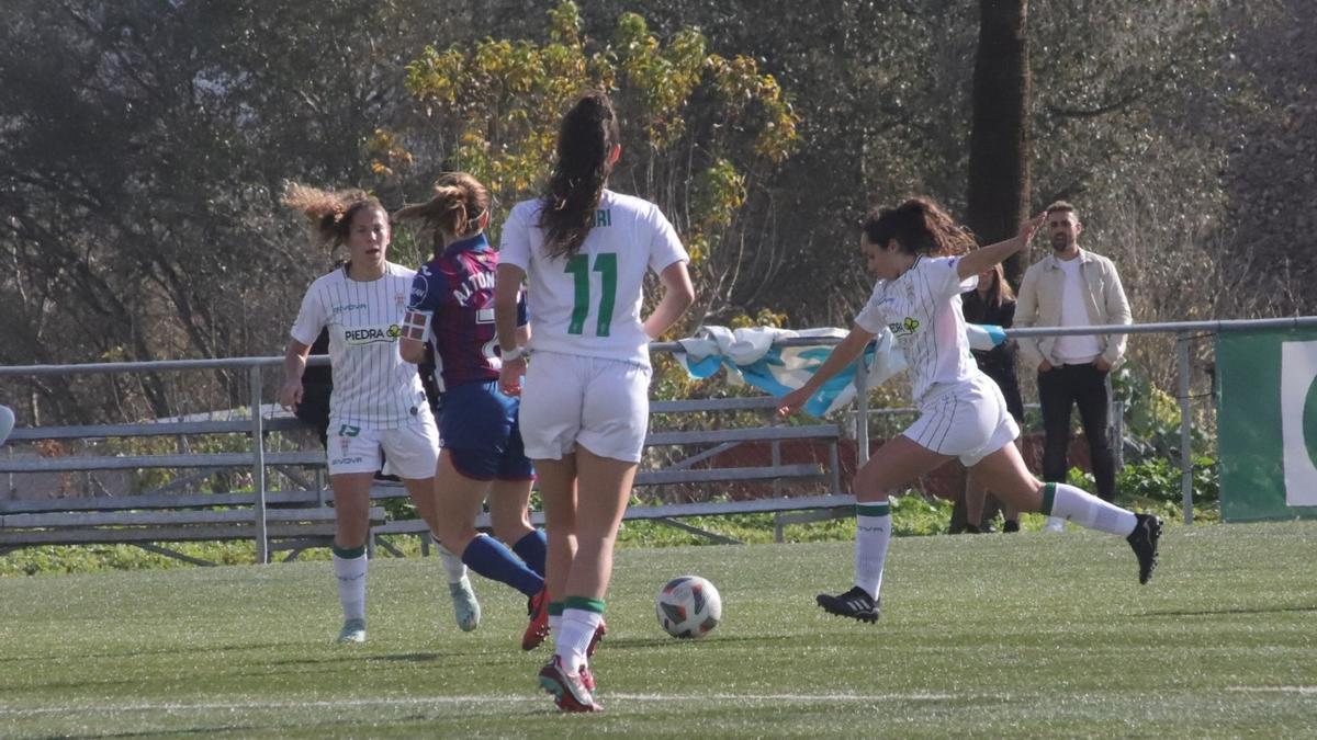 Lance del pasado encuentro entre el Córdoba CF Femenino y el Eibar en la Ciudad Deportiva.