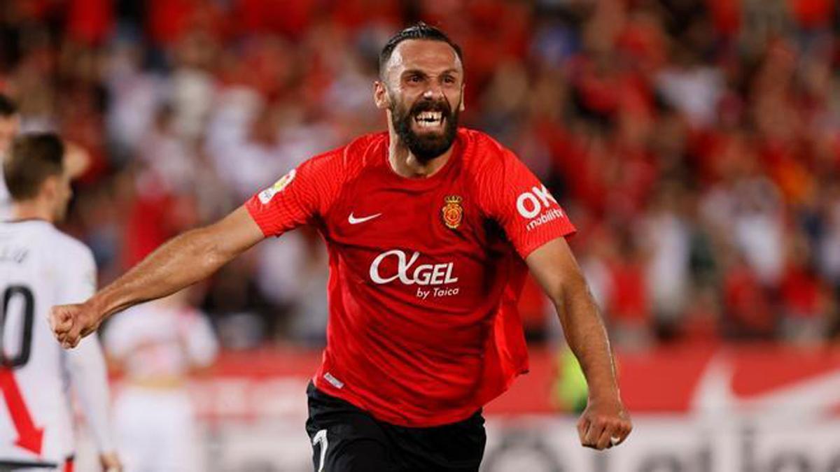 Vedat Muriqi celebra un gol con rabia