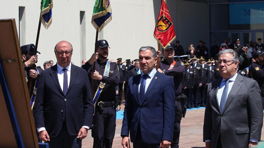 Un momento del homenaje a los caídos durante el acto institucional con la Policía.