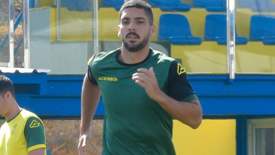 Álex Suárez, central de Las Palmas Atlético, durante un entrenamiento en El Hornillo.