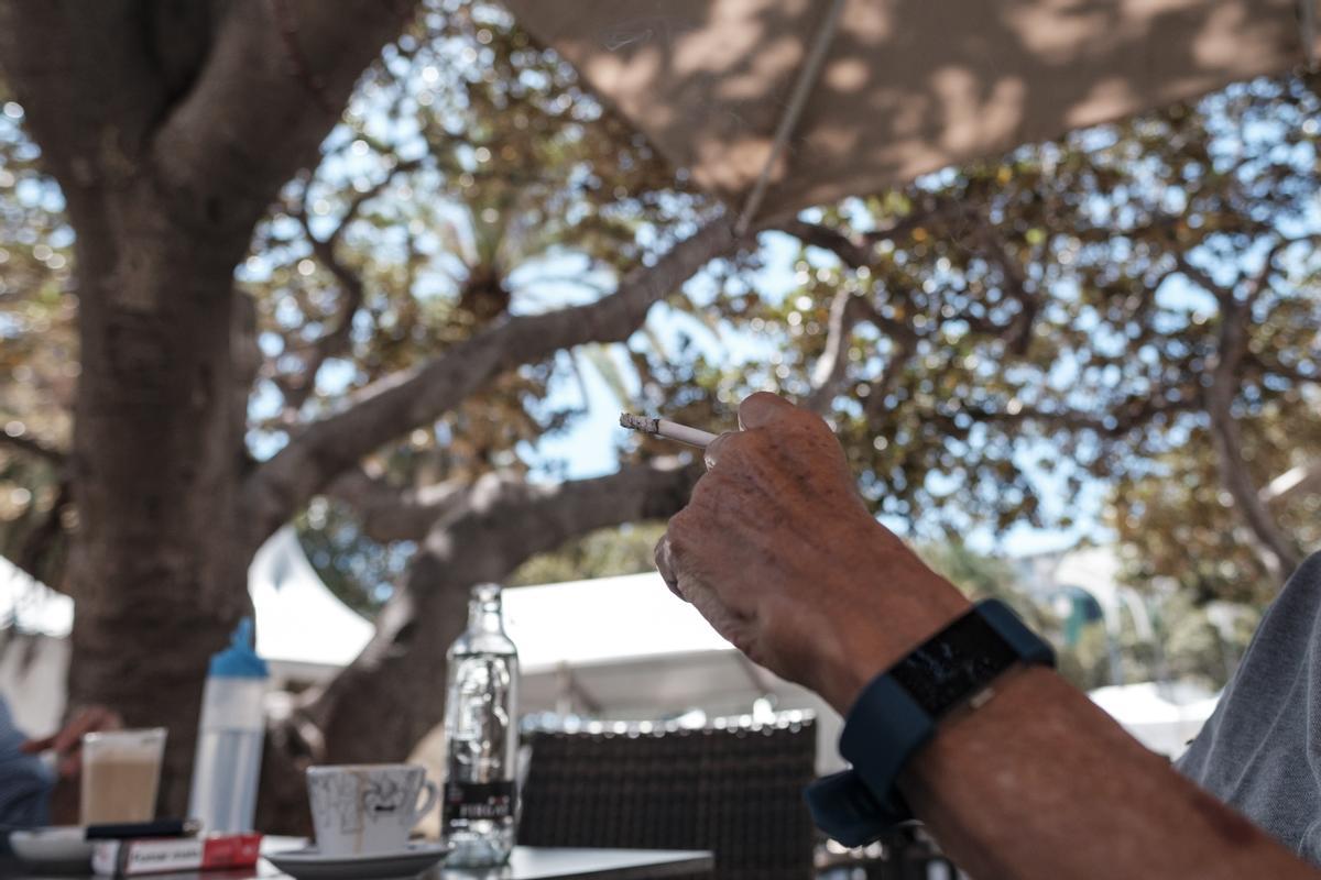 Cataluña ampliará los espacios sin humo y prohibirá fumar en terrazas