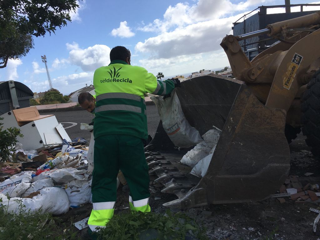 Limpieza recoge 21.000 kilos de escombros vertidos ilegalmente en La Herradura