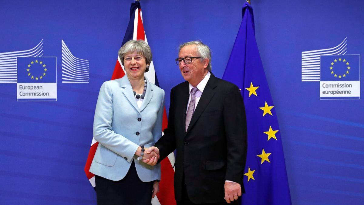 Theresa May y Jean-Claude Juncker, este viernes en Bruselas.