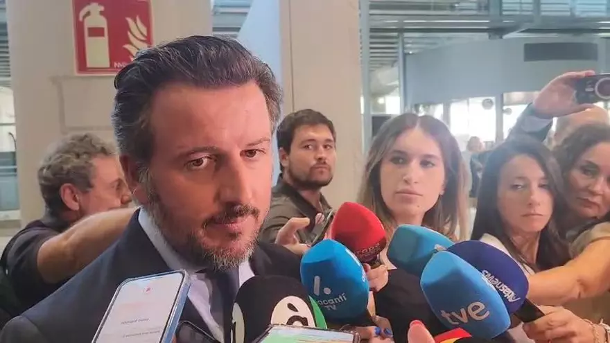 Pablo Ruz: "Cualquier infraestructura que sirva al aeropuerto pasa por el término municipal de Elche"