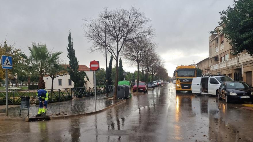 Los trabajos preventivos y la limpieza de imbornales en Albal minimizan las consecuencias de las lluvias