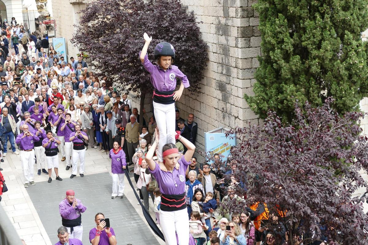 EN IMATGES | Figueres viu un dels moments més esperats de les Fires i Festes de la Santa Creu: el pilar caminant