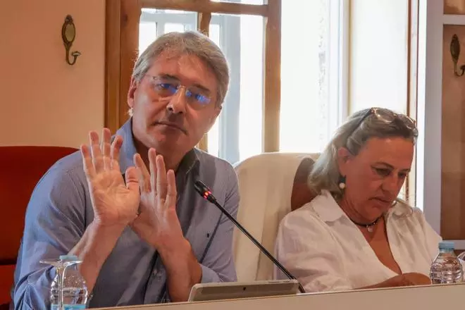 Cacabelos: «Este PP me recuerda al que obligó a 4.000 vecinos a manifestarse»