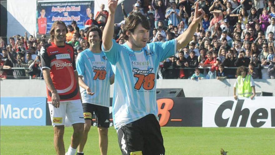 Leo Messi marca dos gols i és ovacionat en un partit benèfic a l&#039;Argentina