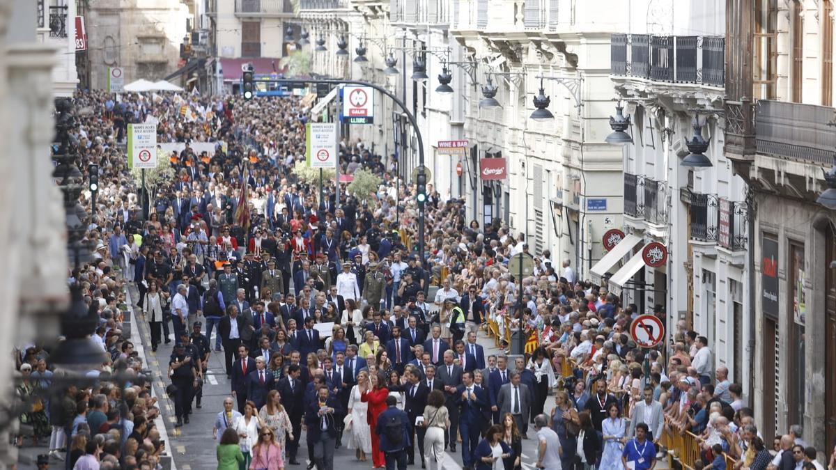 Procesión cívica por la calle La Paz