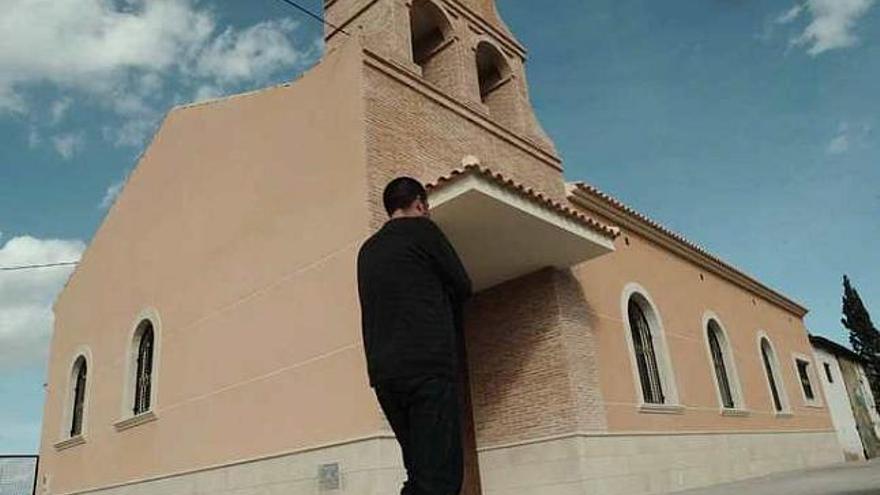 Aspecto de ayer de la iglesia de la Santa Cruz que será consagrada manaña