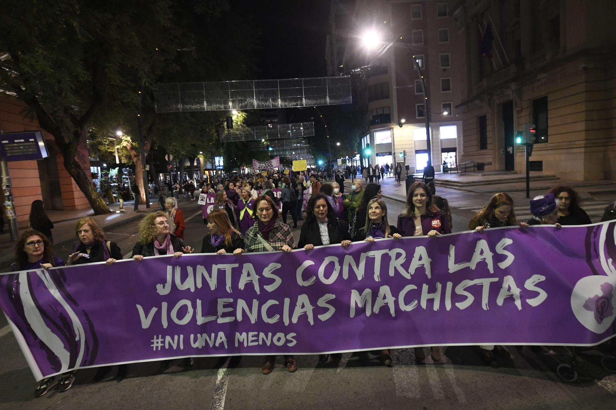 Las imágenes de la manifestación contra la violencia machista en Murcia