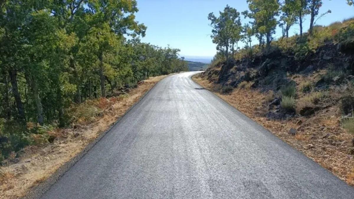 Una de las carreteras de la provincia de Cáceres por donde transcurrirá la Vuelta a España de 2022