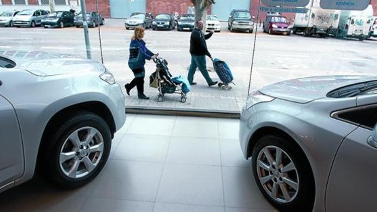 Interior de un concesionario de coches en Barcelona.