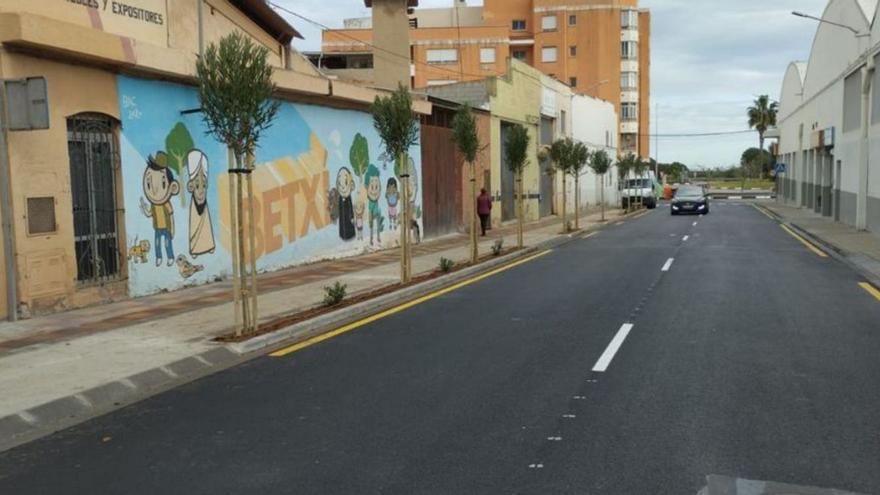 En la calle Vilavella, en los aledaños del Consum, se mejorará la iluminación y se completará el carril bici, entre otros. | MEDITERRÁNEO