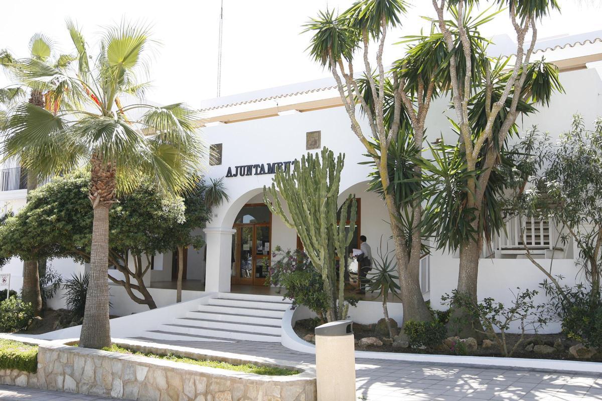 Fachada frontal del Ayuntamiento de Sant Josep.