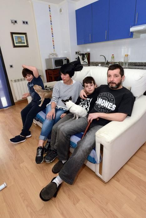 Manuel Rodríguez restableciéndose en su casa tras salir del hospital