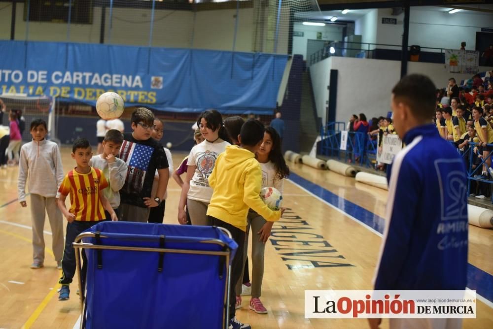 Encuentro de escolares con los jugadores del Plást