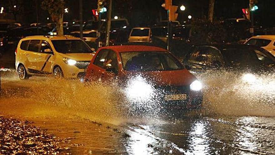 El temporal va deixar els accessos de Girona plens de basses d&#039;aigua.