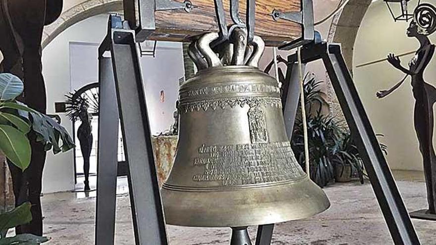 La campana lleva grabada a la Virgen de Bellpuig con toda su simbologÃ­a.