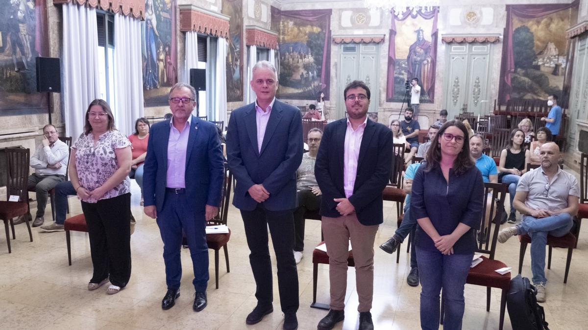 El presidente de la Diputación, José Martí, y el vicepresidente del Consell, Héctor Illueca, en el Palau de les Aules.