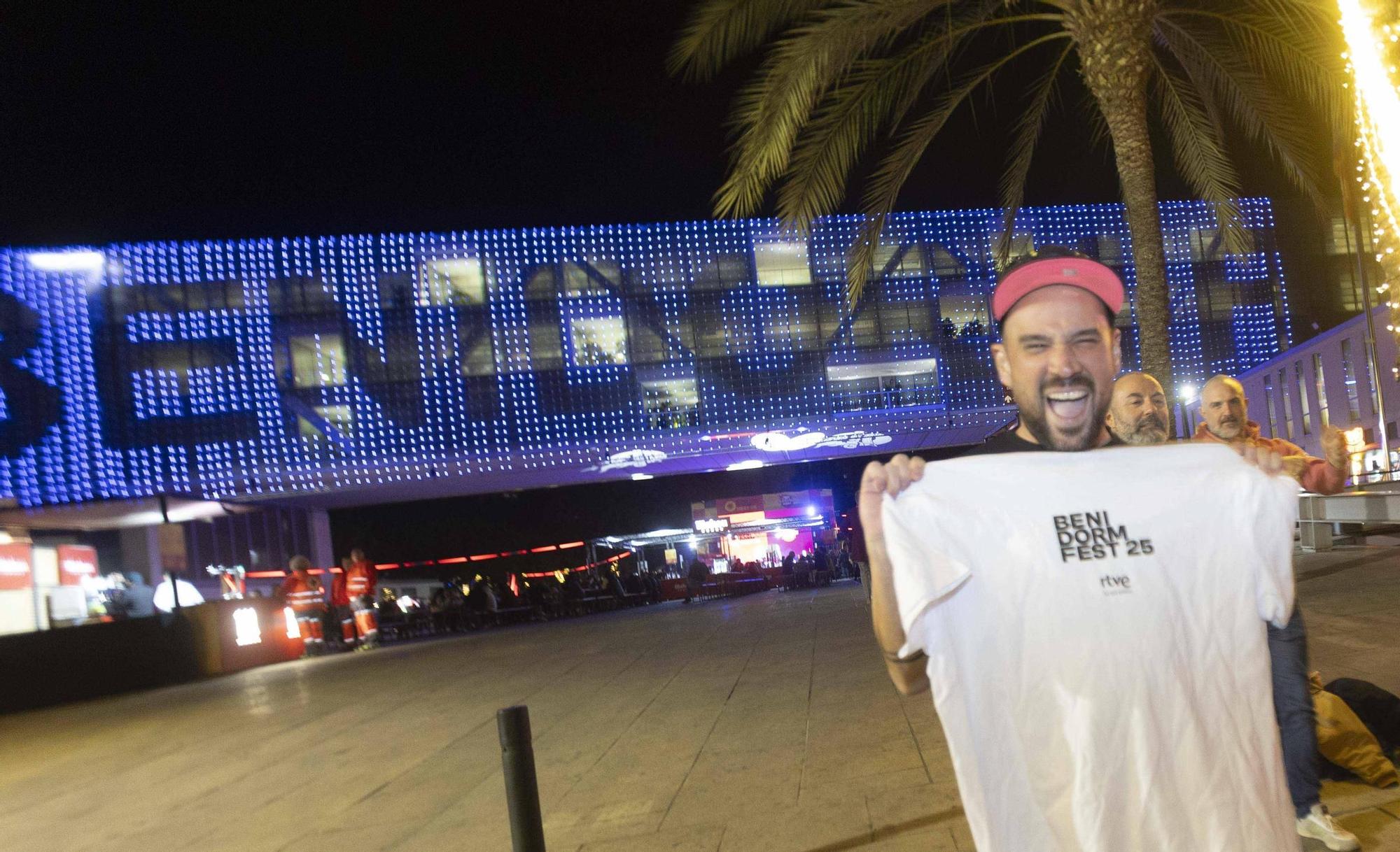 Así vive un grupo de "eurofans" llegados de Alemania el Benidorm Fest