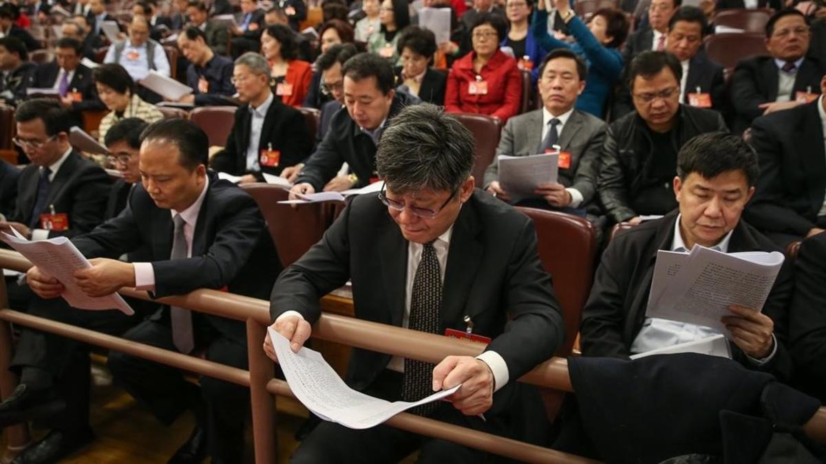 Los delegados de la Asamblea Nacional Popular china participan en la apertura anual de la institución, este domingo en Pekín.