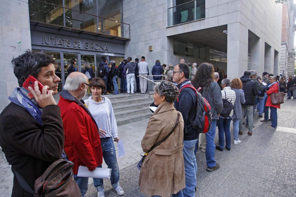 Tensió als jutjats de Girona quan més de 100 persones s'han volgut «autoinculpar»