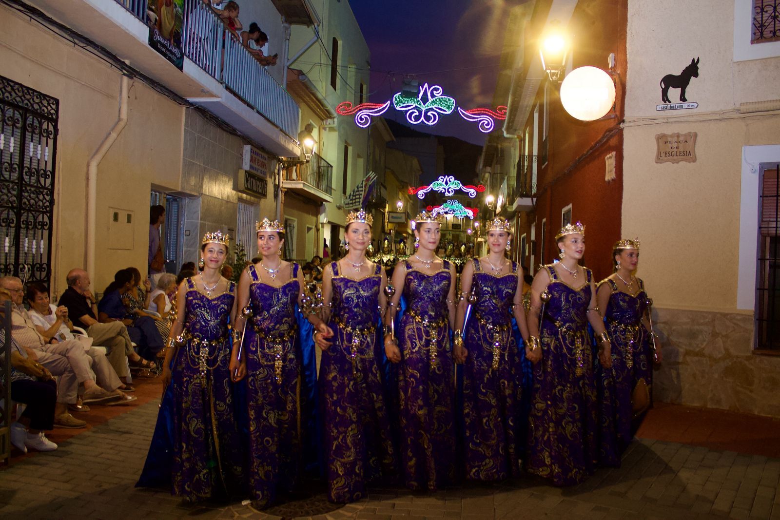 La tradición toma las calles de Aigües en el día grande de sus fiestas patronales