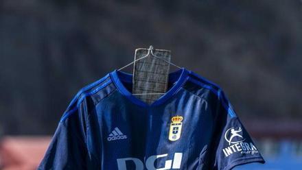 El Real Oviedo alcanza el 'sold out' en su equipación con Biow y W3  FanSports