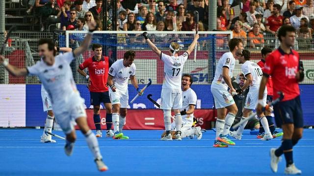 Els jugadors d’Alemanya celebren el títol mundial aconseguit ahir contra Espanya a la localitat belga de Wavre. | DIRK WAEM / AFP