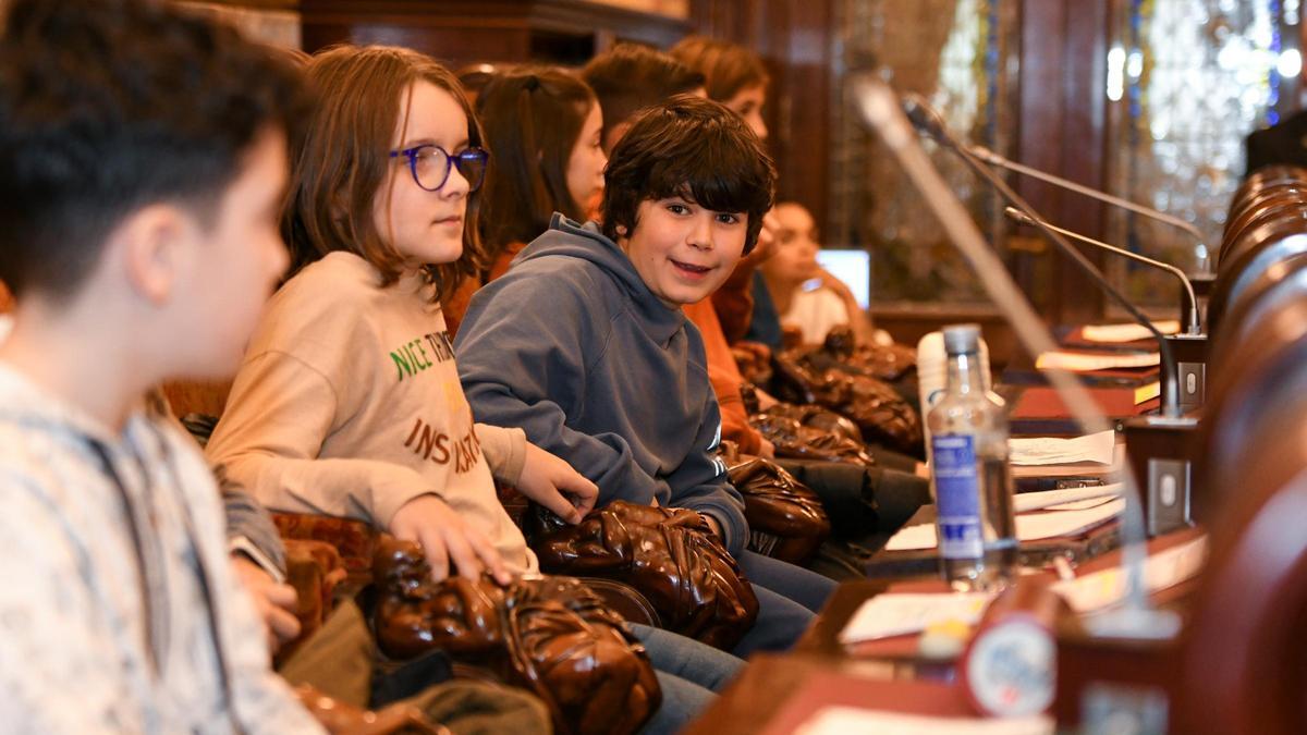 Un pleno infantil en María Pita conmemora el Día Mundial de la Infancia