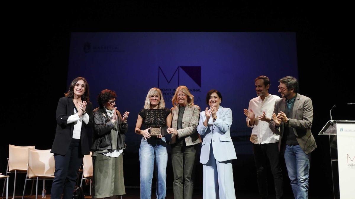 La autora Nadia Fabo Andrés, recoge el galardón, que logró el año pasado en su II edición.