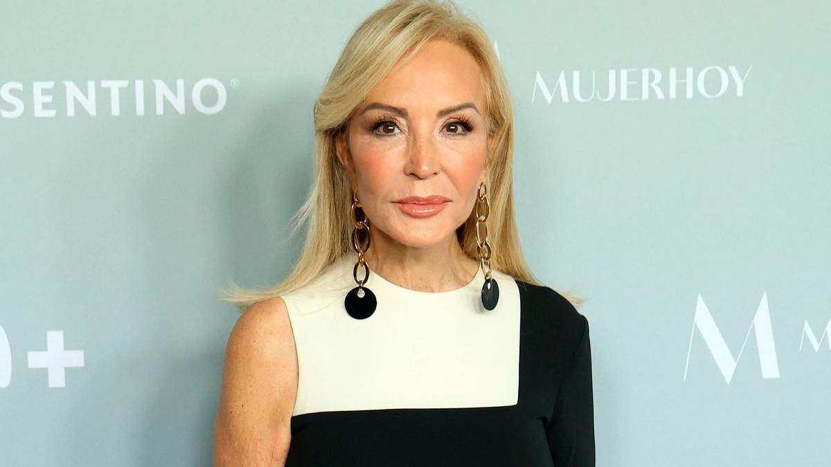 La empresaria Carmen Lomana desvela las gotas que se echa cada mañana a sus 77 años para "mejorar la firmeza en los brazos y el vientre"