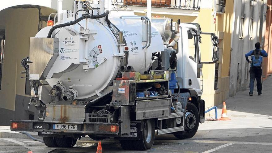 Un camión de Egevasa de los que hace limpieza de alcantarillado.