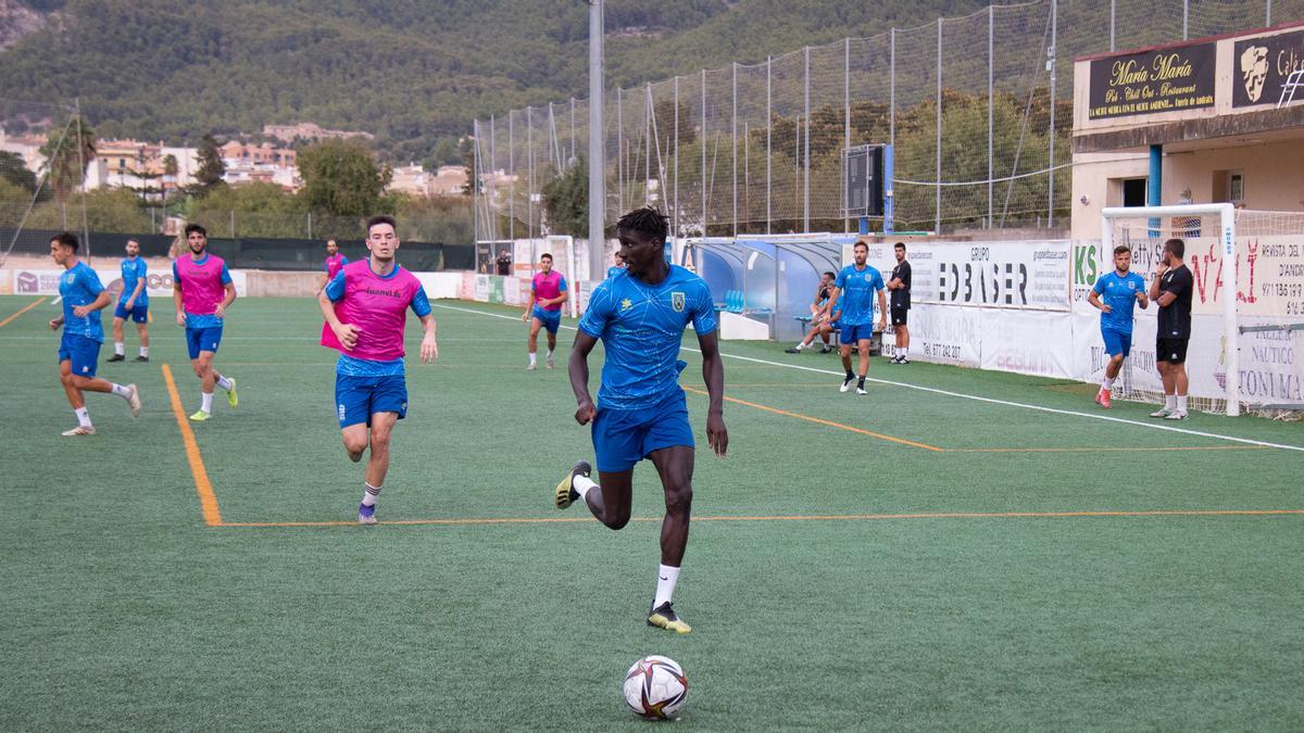 Entrenamiento del Andratx, que esta temporada debuta en Segunda RFEF.