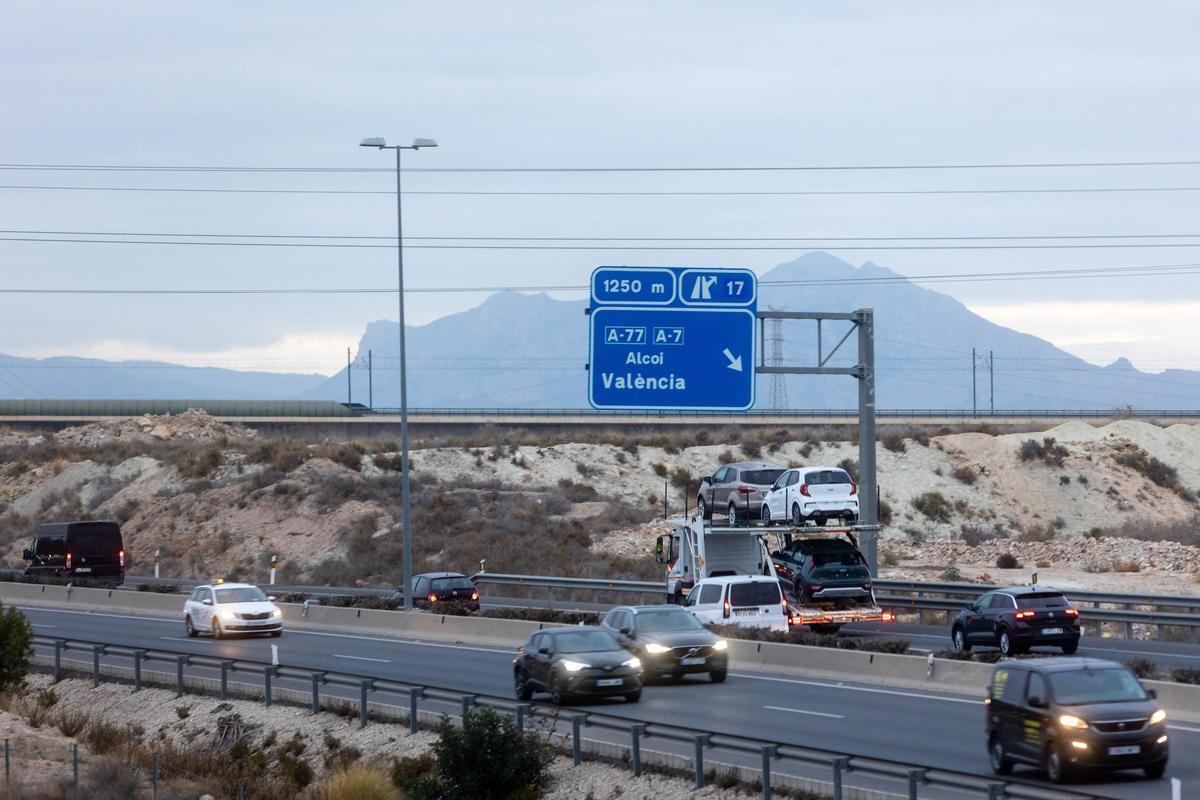 Otro punto de la A-70 con tráfico denso, una imagen que puede verse casi cualquier día del año.
