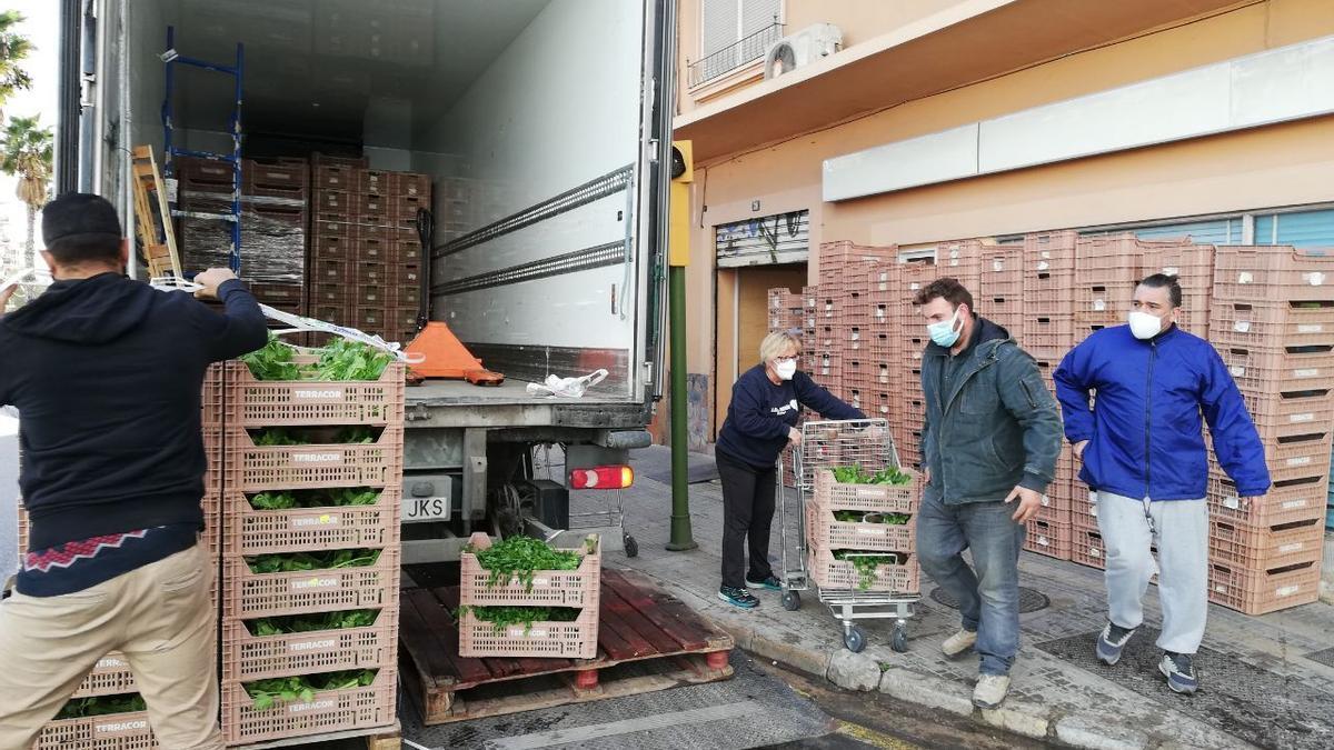 Entrega de los productos a una de las entidades.