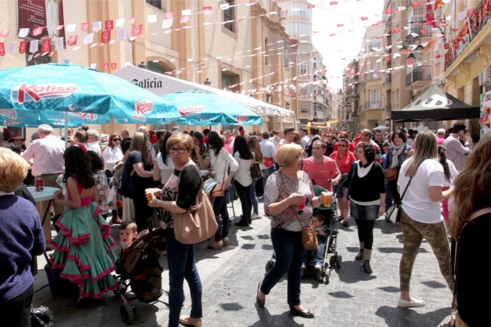 Gran ambiente en al Fiesta de las Cruces de Mayo en Cartagena