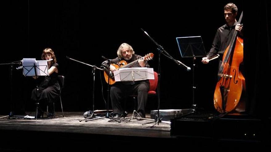 Los integrantes de «Madrigal» ayer durante el concierto.