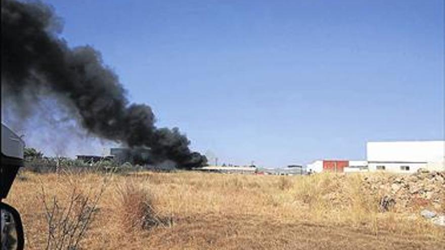 Controlado un incendio industrial en Vila-real