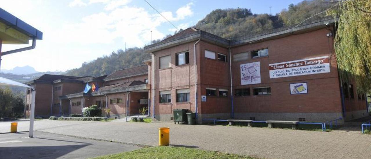 Las instalaciones del colegio Elena Sánchez Tamargo de Laviana. | LNE