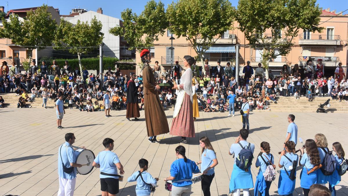 Els gegants de Sant Joan, Joanet del Cardener i Roser la Filadora, celebren 40 anys