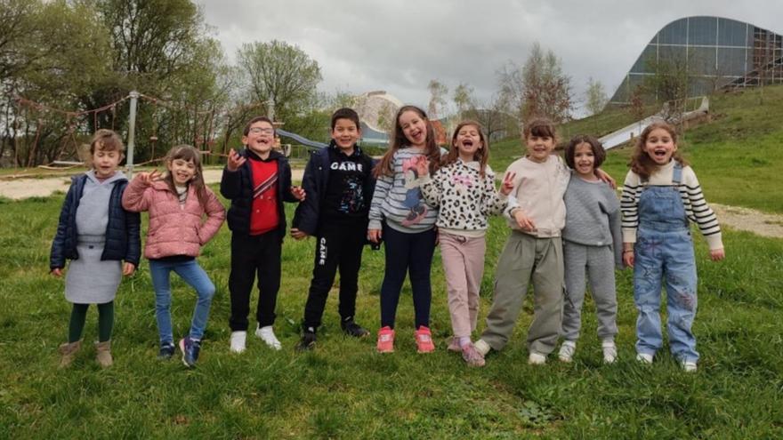 O CEIP Villar Paramá visita Santiago e celebra o Día da Poesía